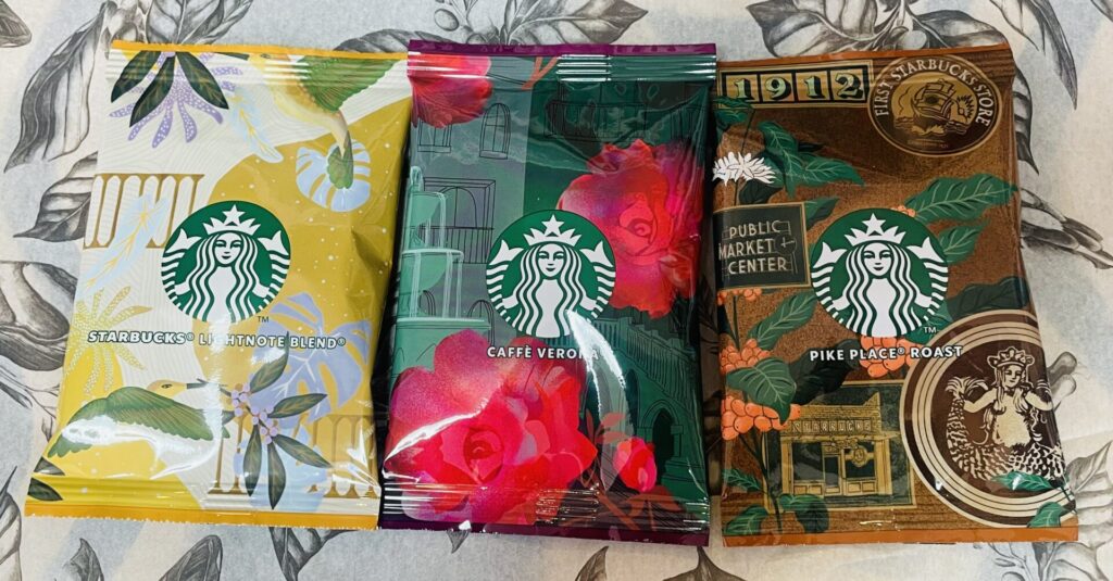 Starbucks HAPPY HOLIDAYS！８