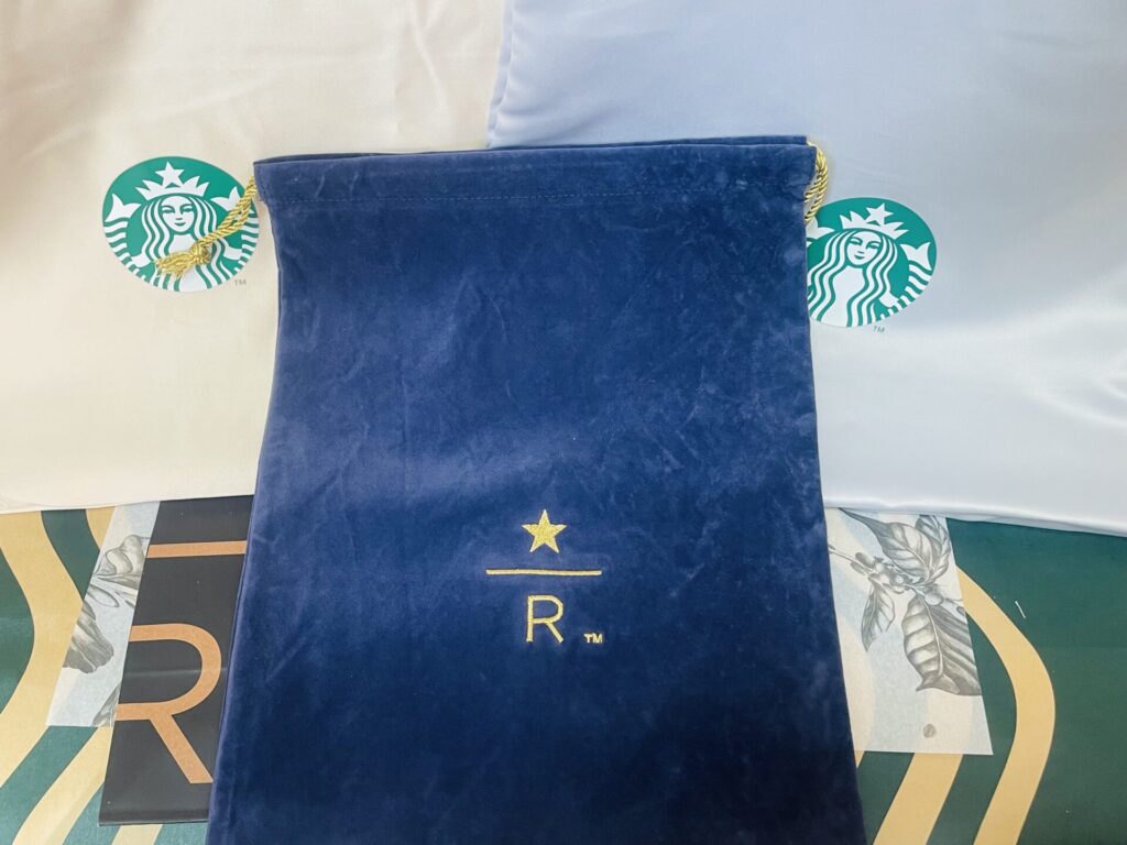 Starbucks HAPPY HOLIDAYS！２１