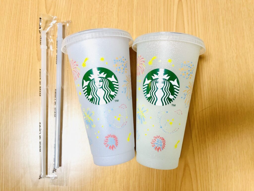 スタバのミステリーカラーチェンジングリユーザブルコールドカップ花火とストローキャップベアリスタ