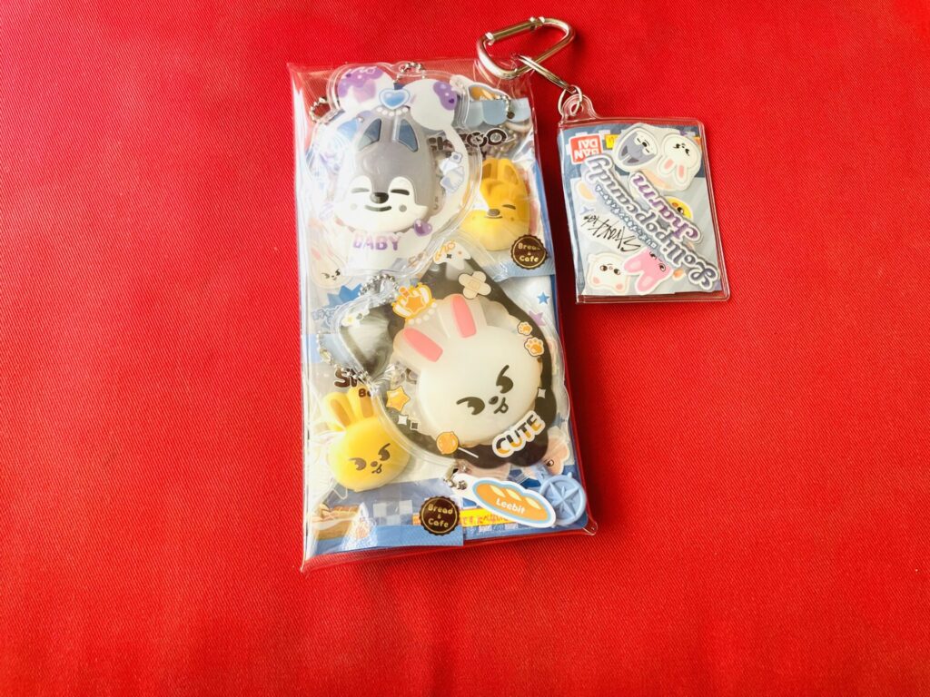 ロリポップキャンディチャームSKZOOを100均グッズでデコレーションしたクリアポーチ