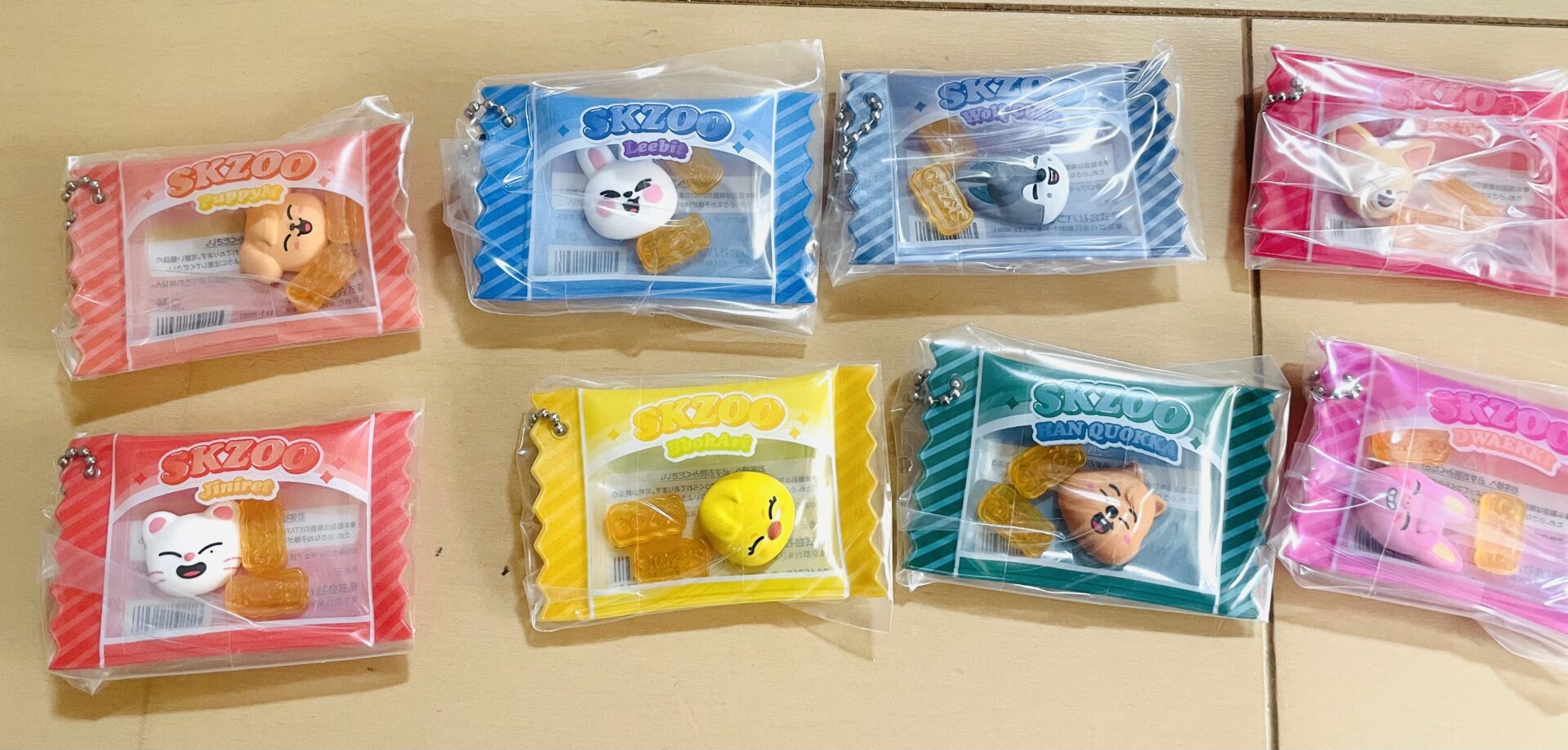 SKZOO シャカっとチャーム＆グミの1BOX開封とマスコットチャーム